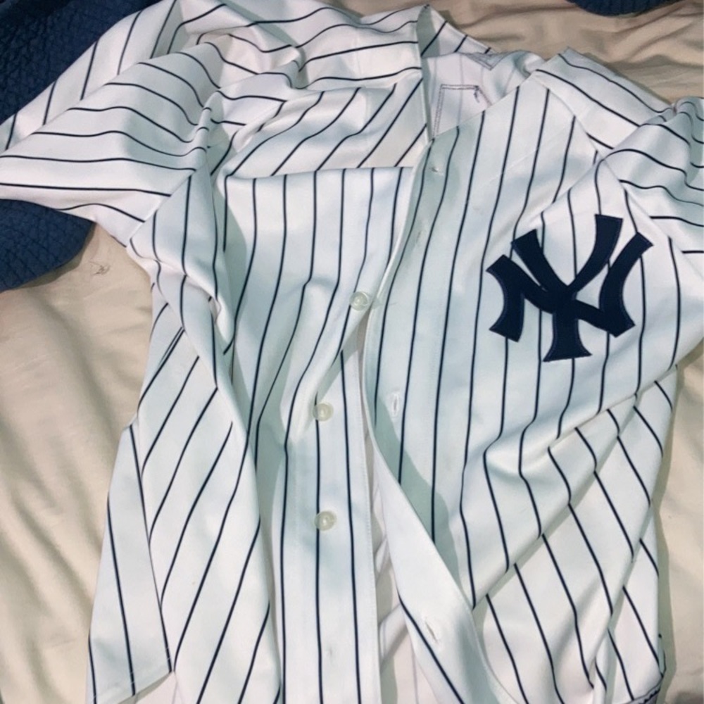 2x world series winner Johnny Damon jersey, huge yankees fan just to big for me